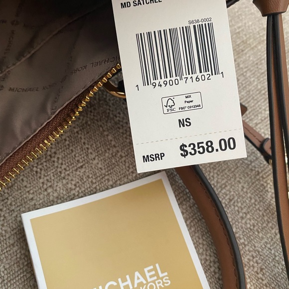 Michael kors cross body bag - Picture 9 of 14